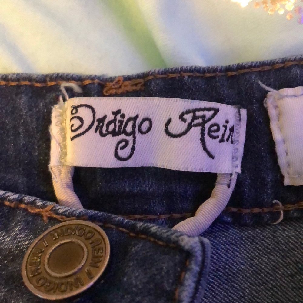 Shorts - Picture 2 of 3